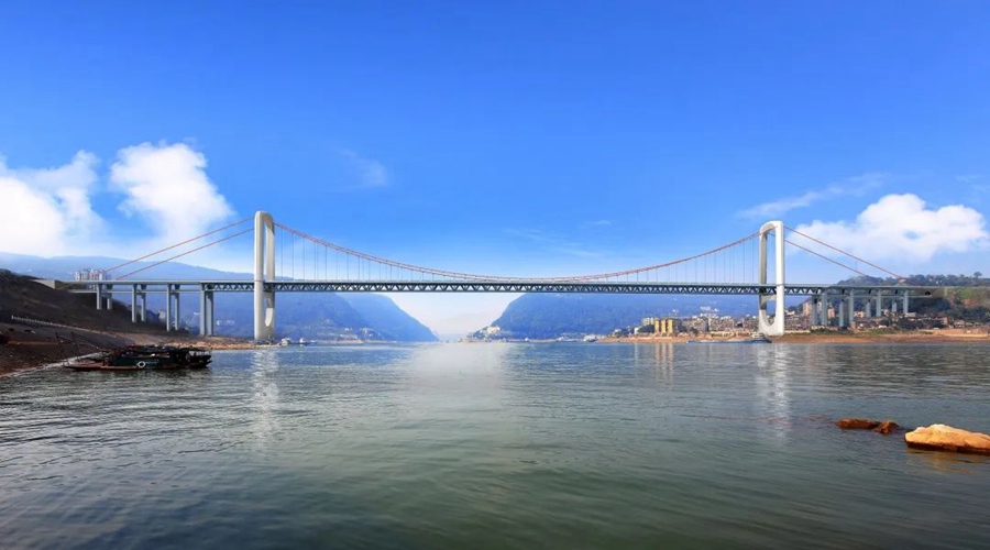 Largest span public-track dual-purpose suspension bridge successfully closed.