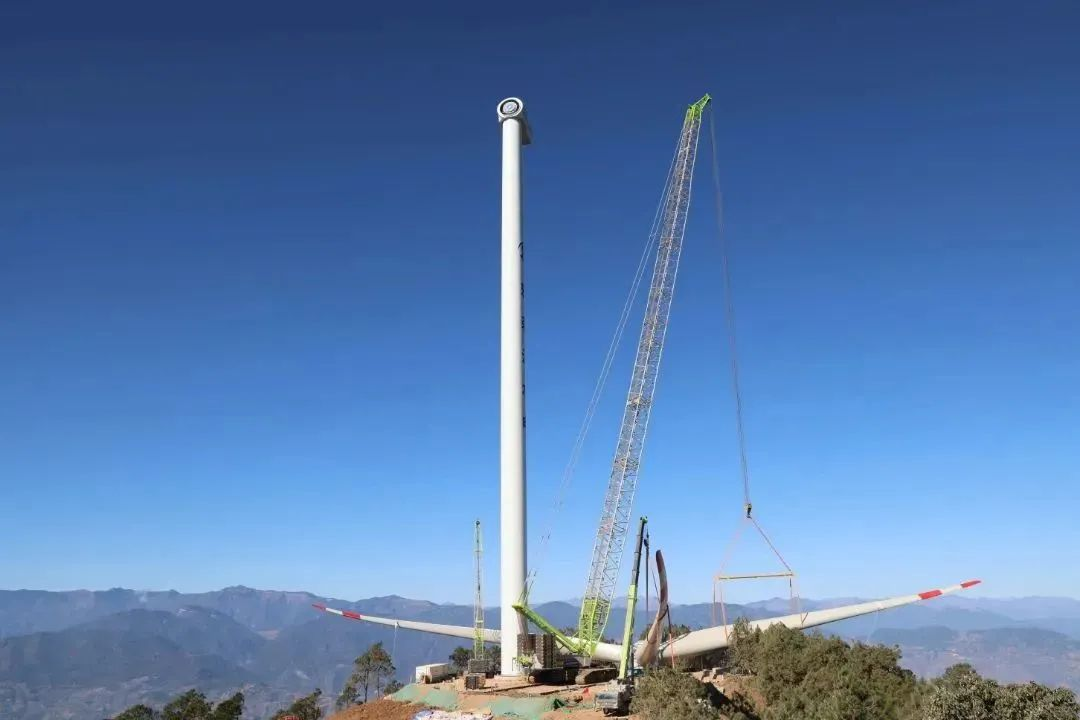 Victory in the first battle! Yalong River hydropower Raba Mountain wind power project single-blade fan lifting