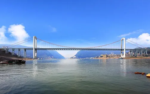 Largest span public-track dual-purpose suspension bridge successfully closed.