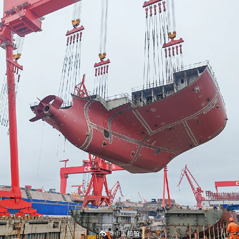 Vessel No.3 of the SEASPAN 13,600 TEU project at Hudong-Zhonghua Shipbuilding (2) Vessel No.3 of the SEASPAN 13,600 TEU project at Hudong-Zhonghua Shipbuilding